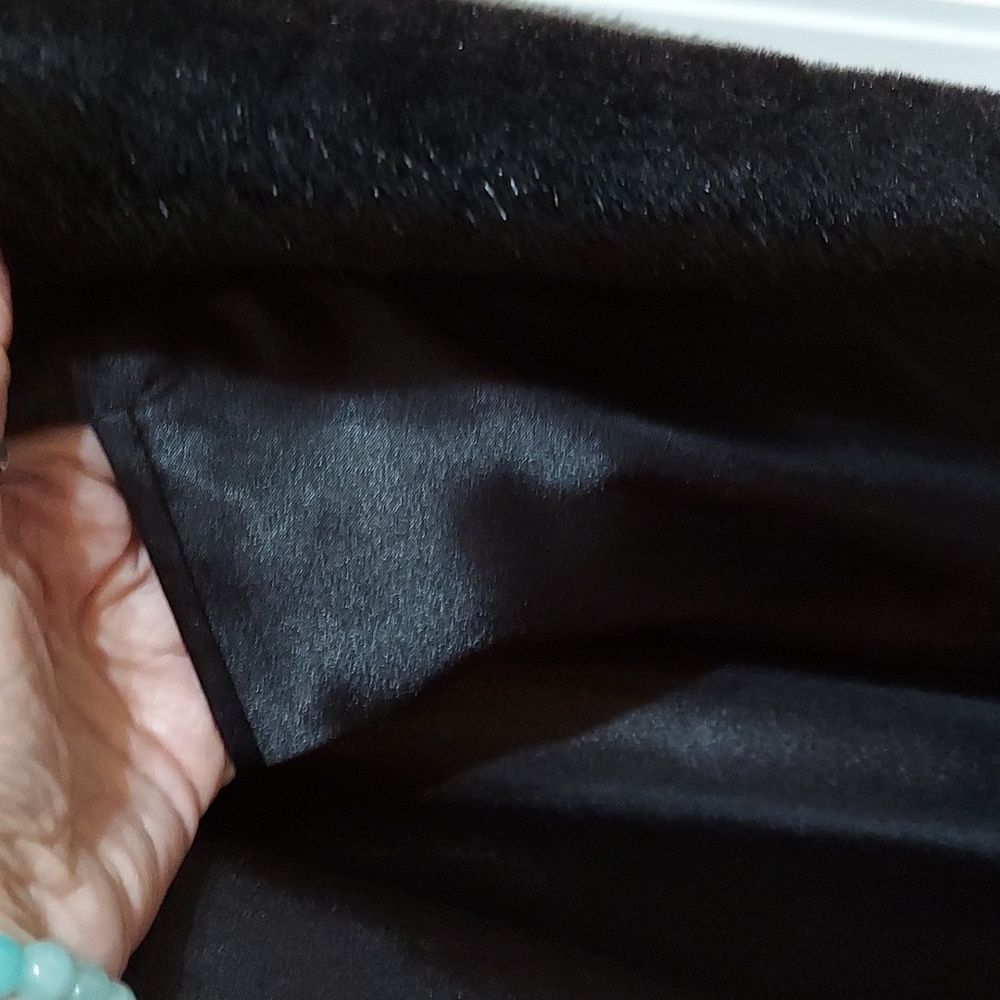 Faux Mink Coat, Size XL, Black Faux Fur‎ Mink Design, Soft Fur, Lined, Pristine! - Picture 10 of 12